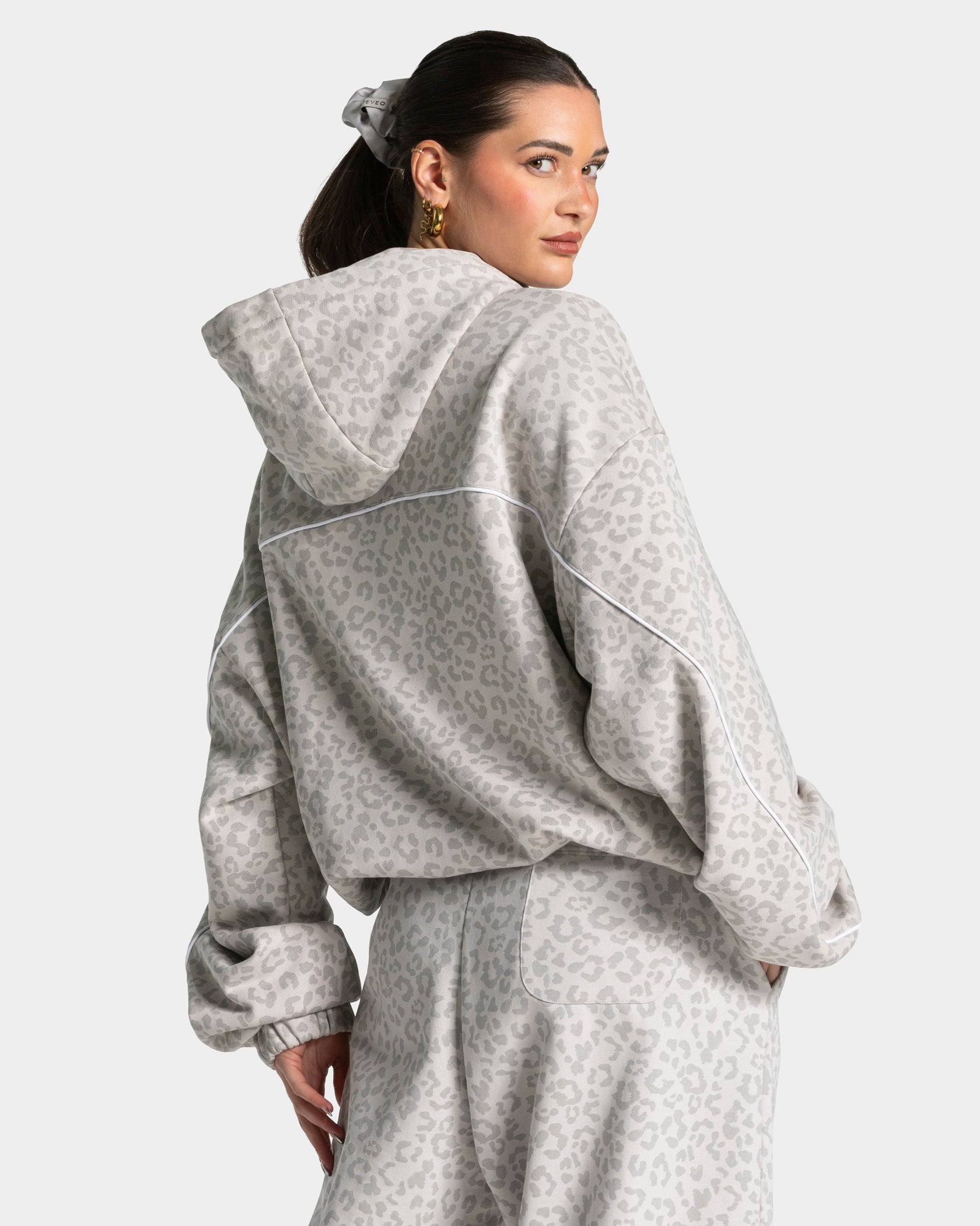Contrastline Hooded Sweater "Leo Hellgrau"