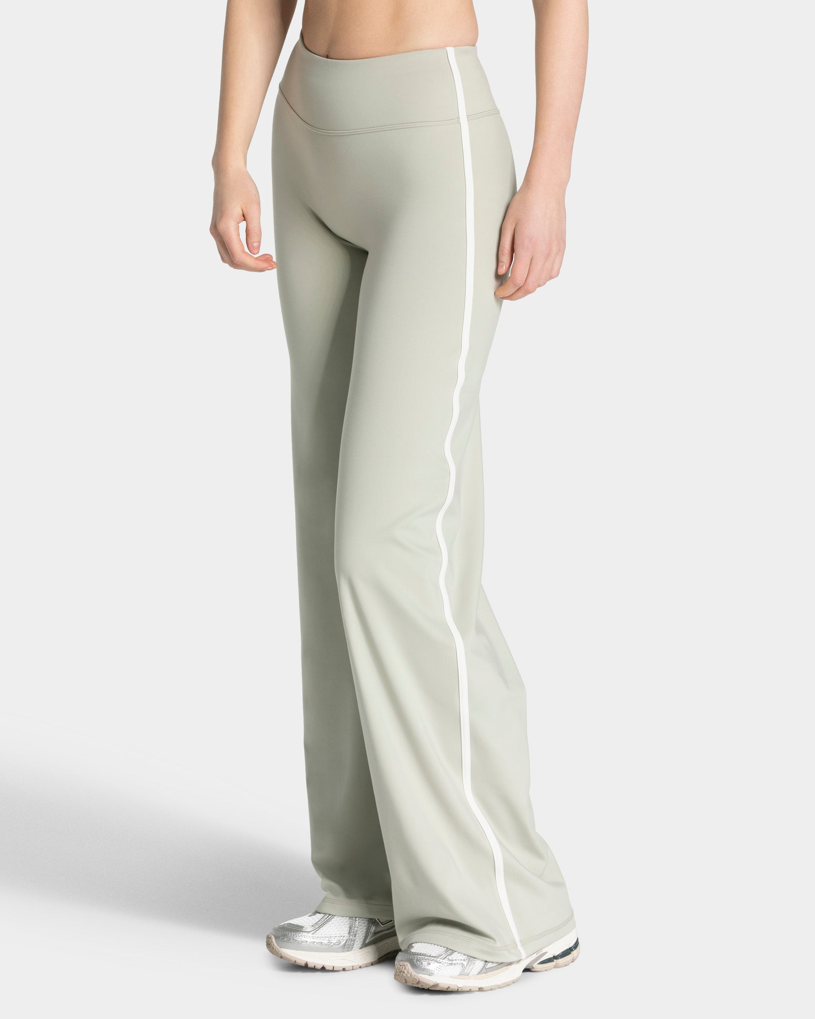 Pantalon à jambe droite et coupe longue Soft « Pistache »