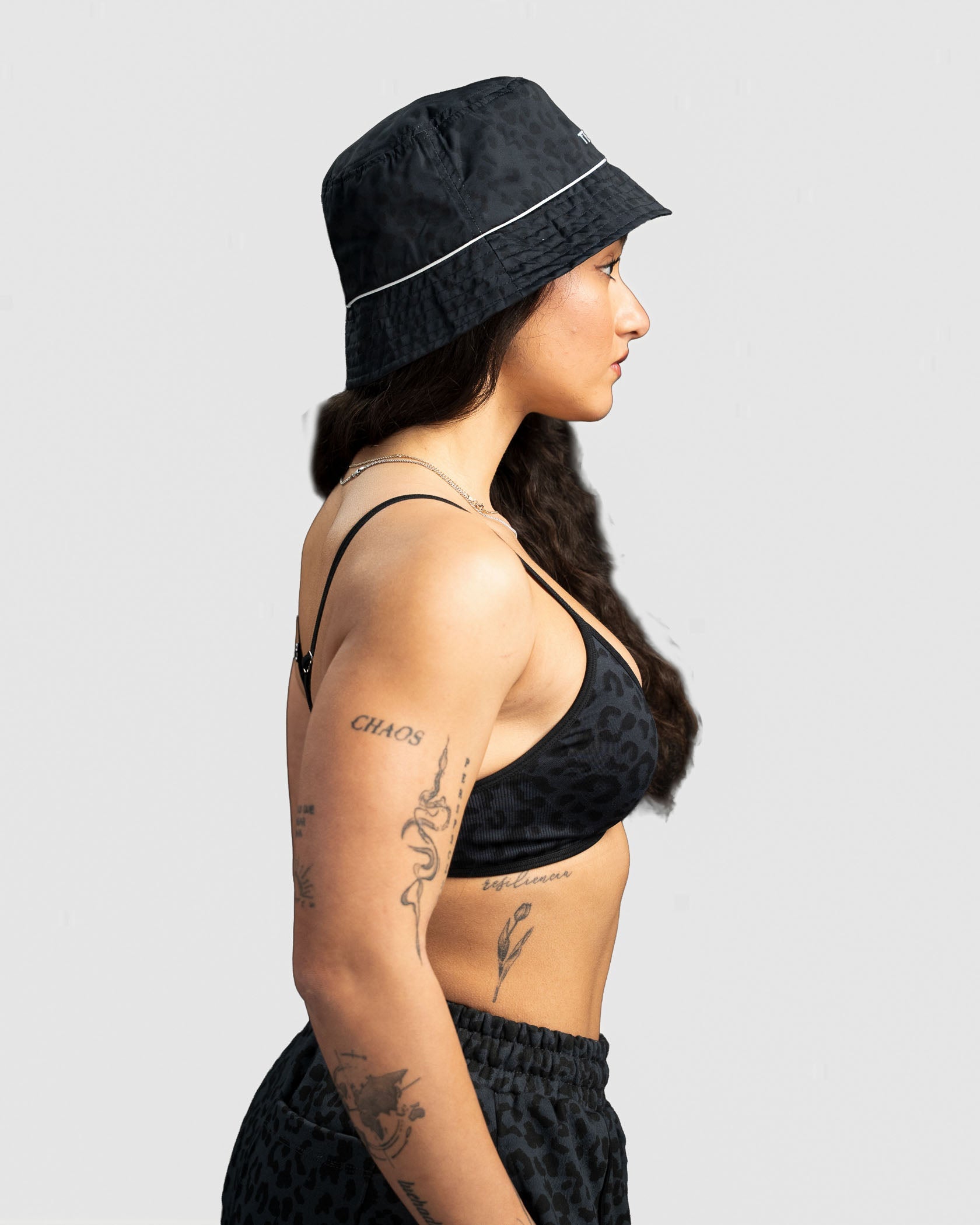Contrastline Bucket Hat "Leo Schwarz"