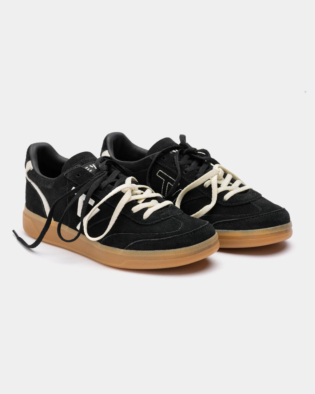 Baskets Classic Femme « noir/blanc cassé »